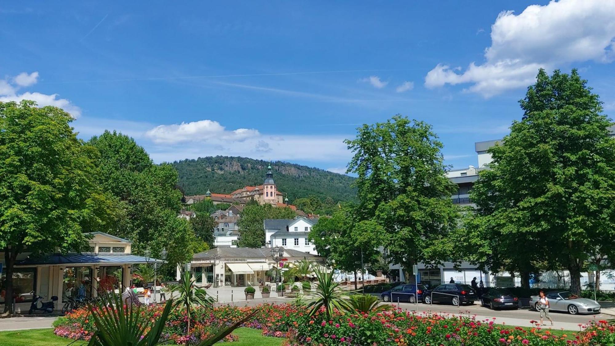 Gemuetliches J&L Apartment Nahe Des Hauptbahnhofes Baden-Baden Kültér fotó
